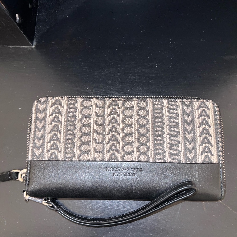 Marc Jacobs The Monogram Zip-Up Continental Wallet